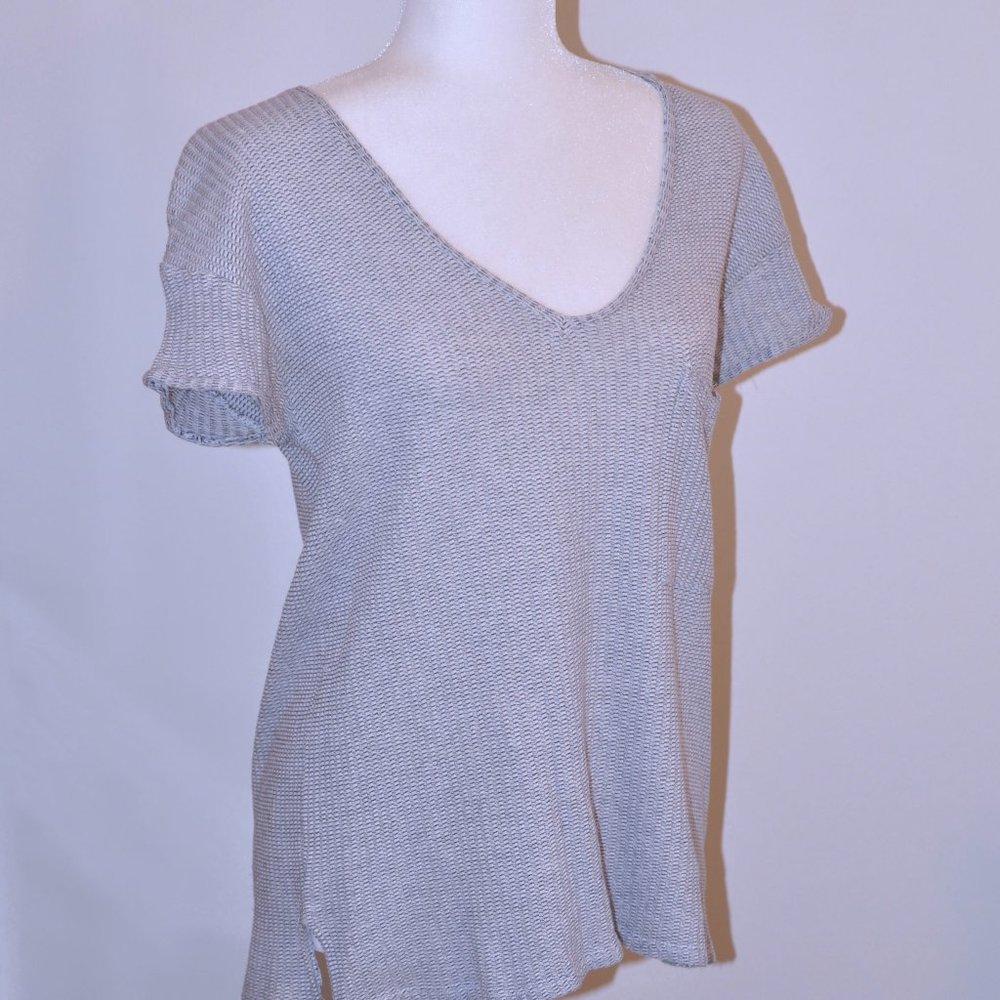8/$20 Zara V-Neck Top